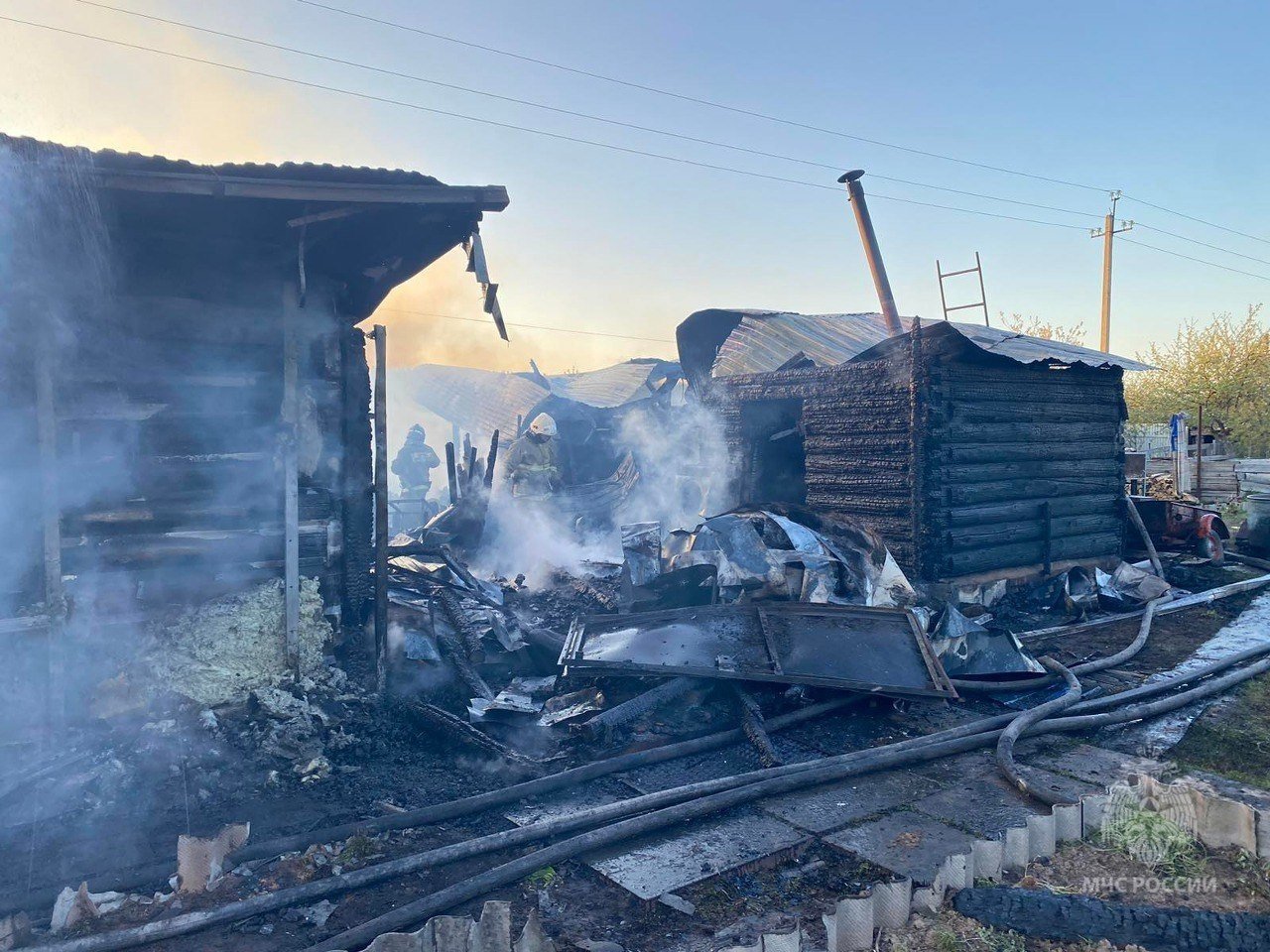 Желая самостоятельно потушить пожар, житель Завьяловского района получил ожоги 