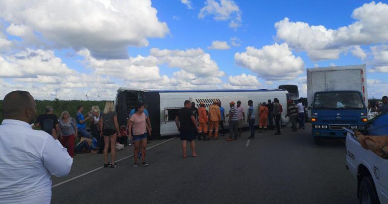 В Доминикане перевернулся автобус с 39 российскими туристами