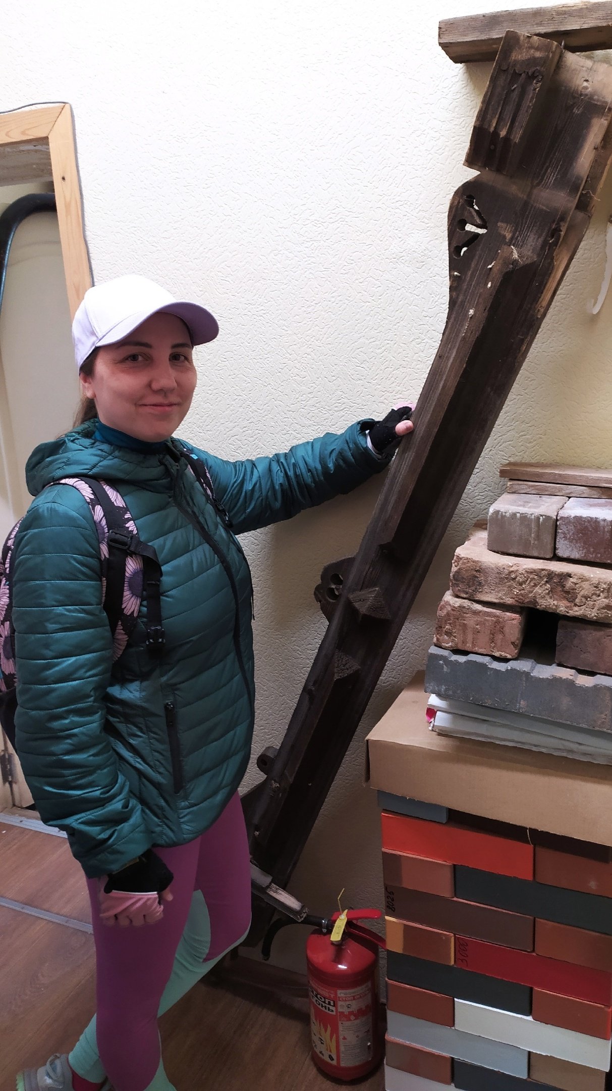 Ижевским активистам удалось сохранить часть наличника старинного дома, который снесли в марте
