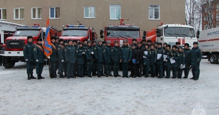 В День спасателя Российской Федерации МЧС Удмуртии подарили 7 новых автомобилей