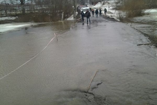Дамбу затопило в ижевском поселке Нагорном