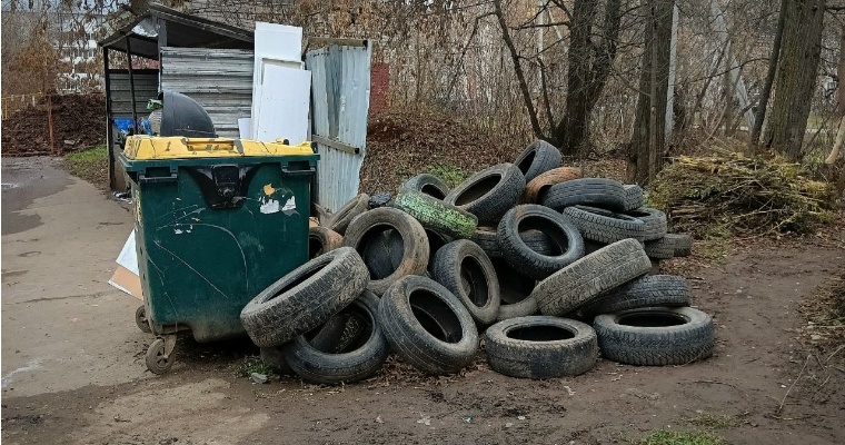 МыСпросилиЗаВас: кто должен вывозить покрышки с контейнерных площадок во дворах Ижевска?