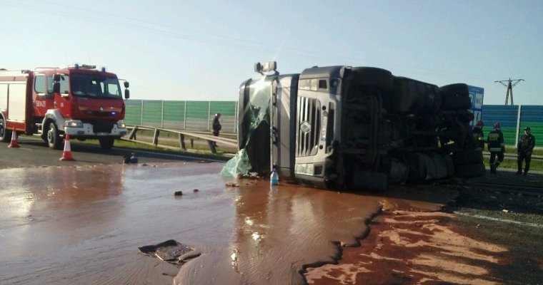 В Польше 24 тонны горячего шоколада затопили автотрассу