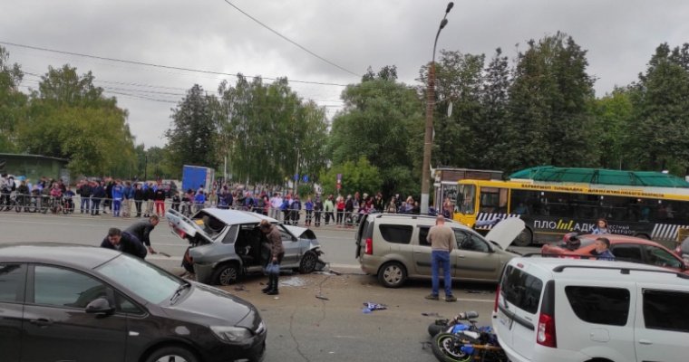 В Ижевске задержали мужчину, устроившего ДТП с 6 автомобилями и мотоциклом