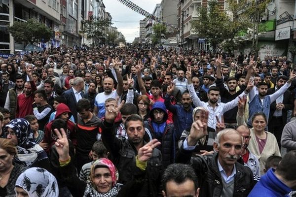 Граждане Анкары вышли на митинг в память о жертвах теракта
