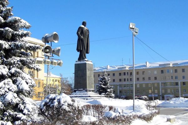 Пензенские коммунисты заплатят штраф за возложение цветов к памятнику Ленину