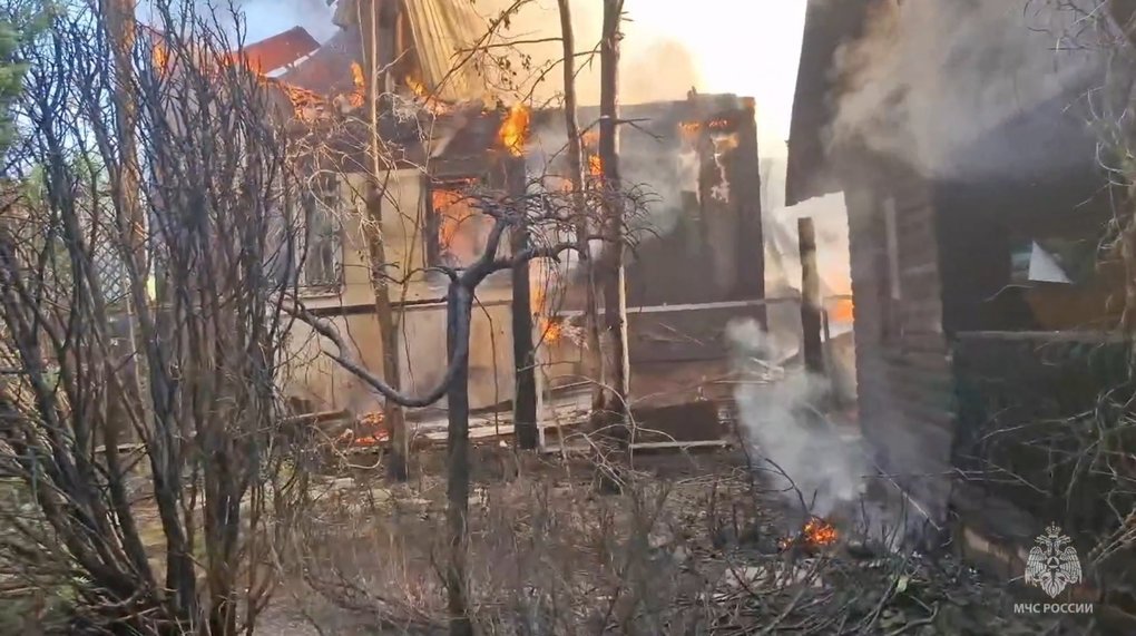 В Ижевске несколько участков пострадали во время пожара в микрорайоне Дачный посёлок