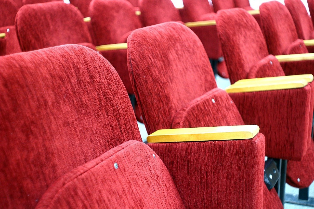 

Театрам и кинотеатрам в Удмуртии разрешили заполнять залы на 75%

