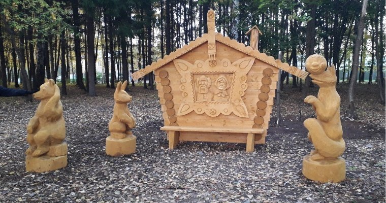 «Сказочный лес» деревянных фигур появился в Сарапульском районе