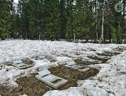 На Северном кладбище Ижевска начали обновлять надгробия красноармейцев