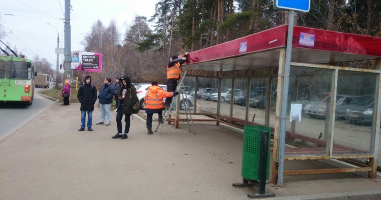 Остановки и дорожные знаки восстанавливают в Ижевске после разгула стихии