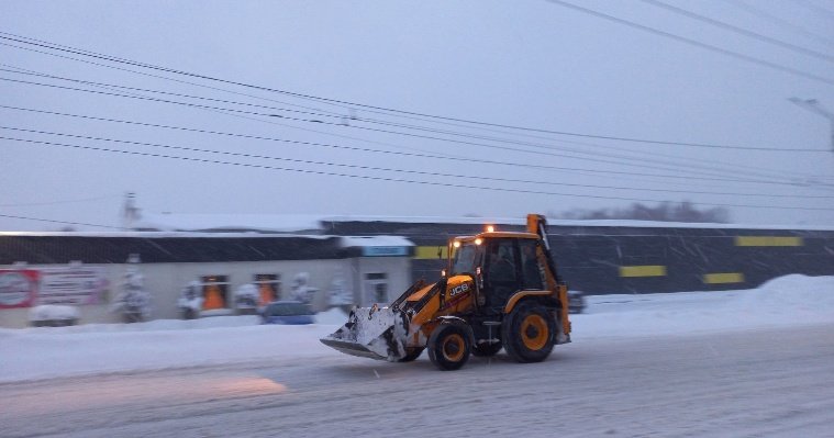На борьбу с предстоящим снегопадом в Ижевске выйдут более 60 единиц техники