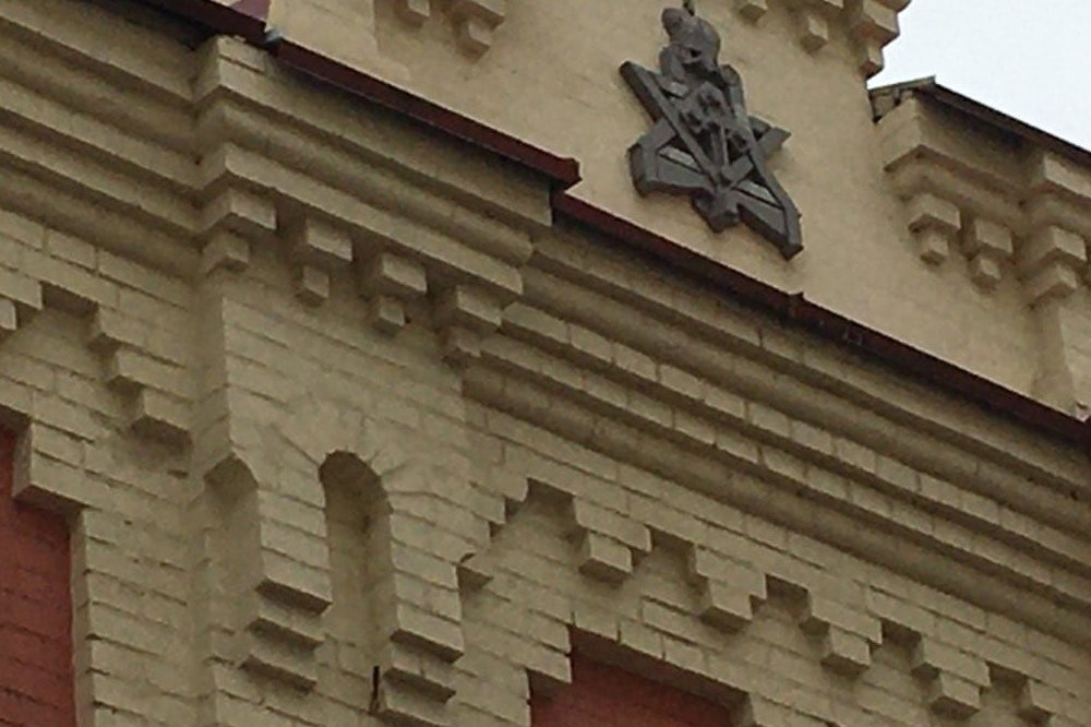 На фасаде бывшего Ольгинского приюта в Ижевске восстановили дореволюционный картуш