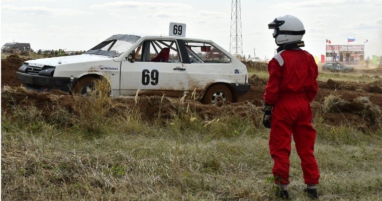 За рулём ребёнок: в детской автошколе «Вираж» в Ижевске детей учат грамотному и безопасному вождению  