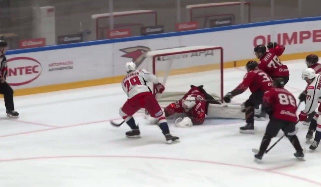 Исход игры ХК «Ижсталь» против «Омских Крыльев» определился за три минуты до конца матча