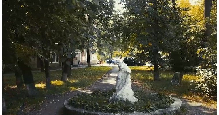 Дворовая скульптура «Белые мишки» в Ижевске оказалась бесхозной