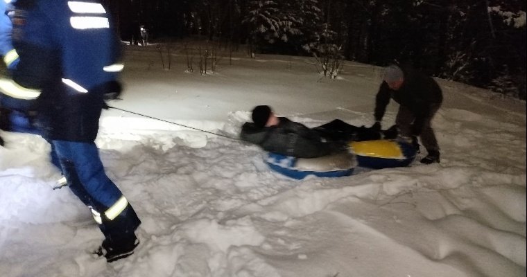 В Ижевске подросток повредил ногу во время катания на тюбинге и застрял в логу