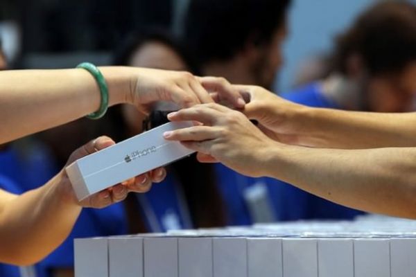 Продажа новых IPhone стартует в России 9 октября