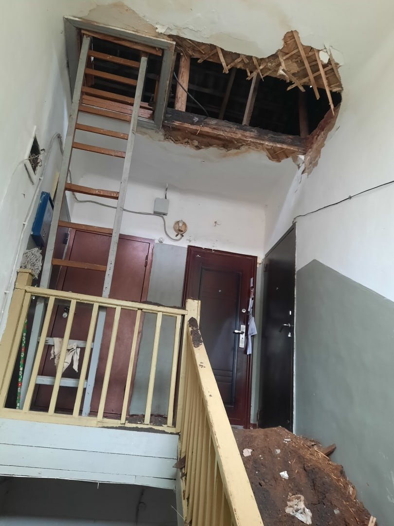 Прокуратура провела проверку после обрушения потолка в жилом доме в Воткинске