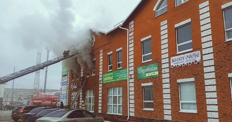 Пожар разгорелся в торговом центре в Игре 