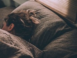 Учёные объяснили, почему вредно откладывать будильник утром