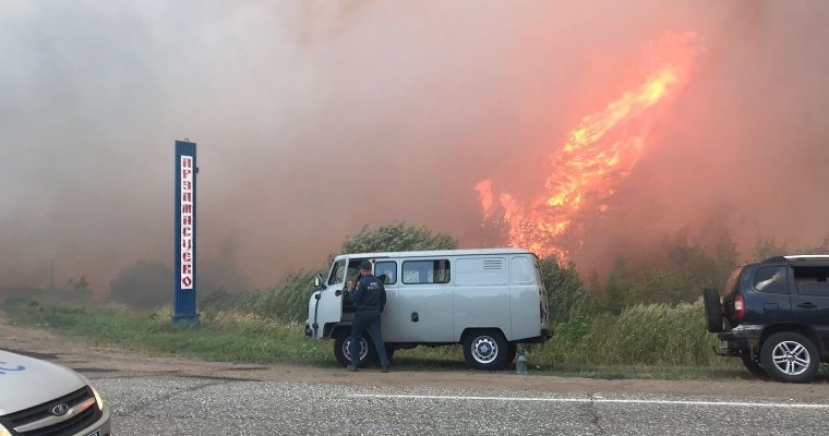 На трассе между Сарапулом и Каракулино затруднено движение из-за лесного пожара