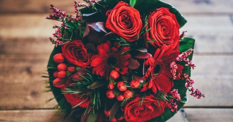 «Романтик» из сарапульской школы похитил букет из 101 розы
