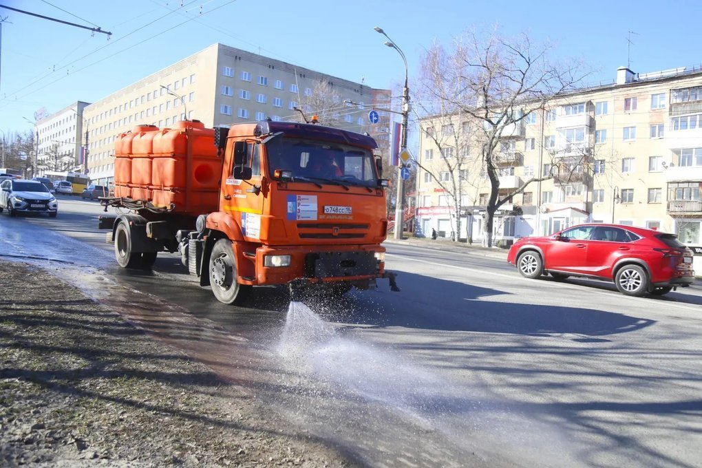 Мытьём улиц занялись в Ижевске перед майскими праздниками