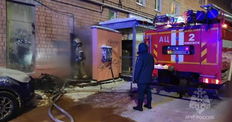 Пожар возник в мусороприёмной камере в одной из девятиэтажек Ижевска