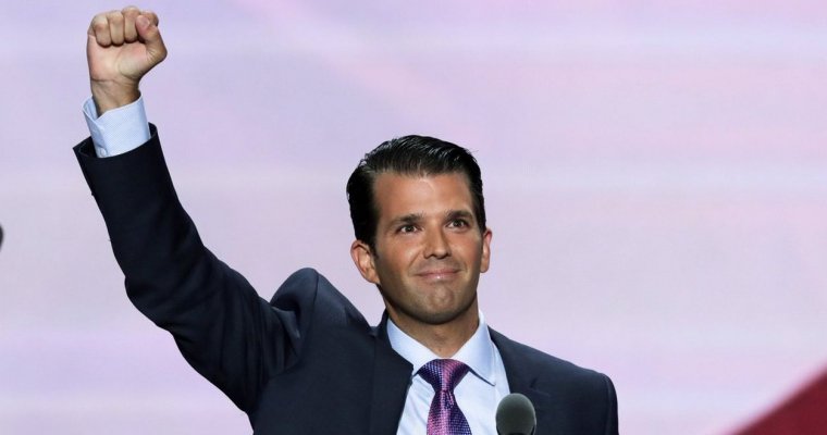 Трамп-младший напомнил звездам об их обещании покинуть США