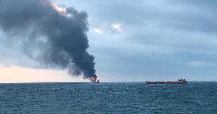 Подвиг служебной собаки в Сюмсях и пожар на кораблях в Керченском проливе: что произошло минувшей ночью