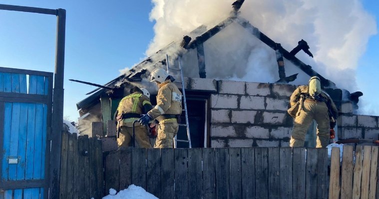 При пожаре в жилом доме в Сарапуле погиб человек