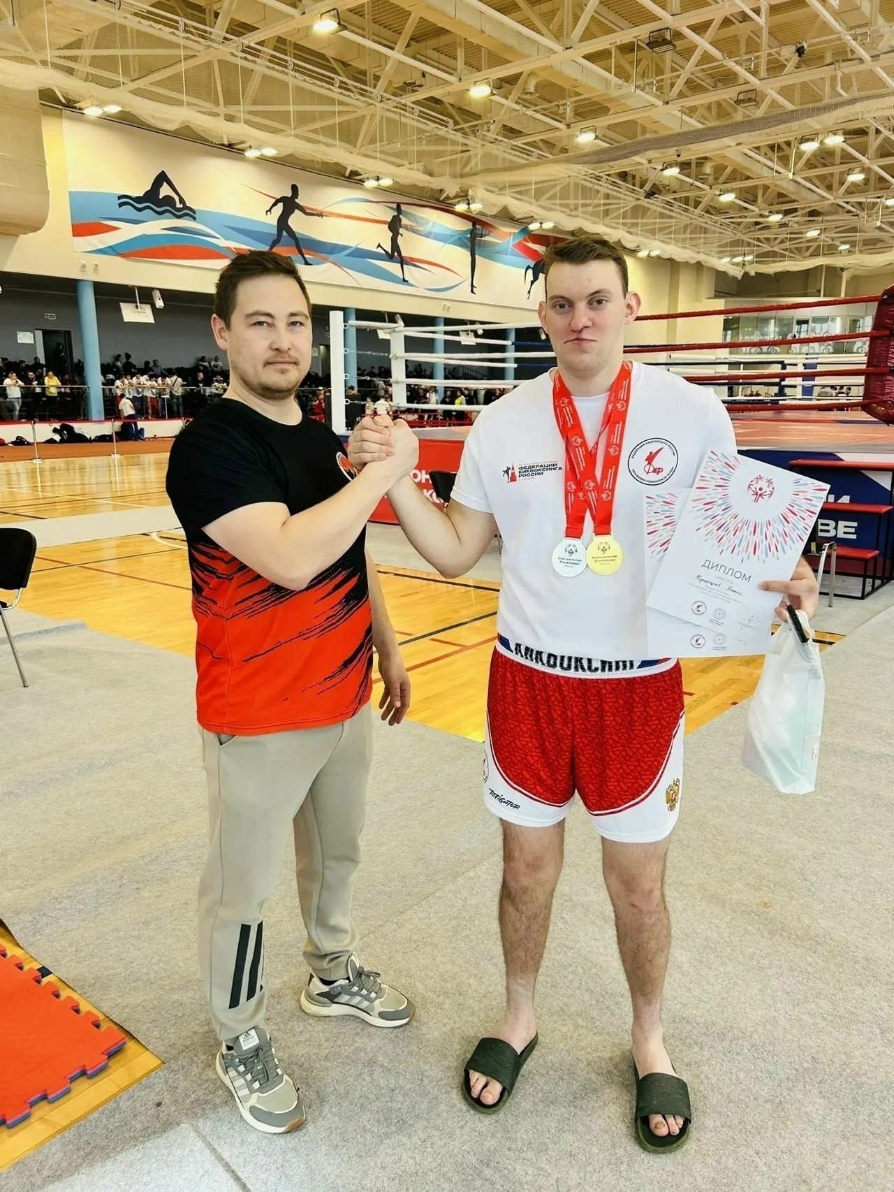 Спортсмен из Ижевска взял золото и серебро на турнире по адаптивному кикбоксингу в Москве 