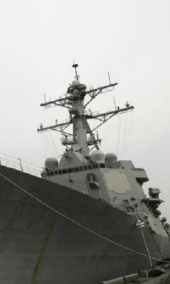 В Японском море пресекли попытку захода эсминца США в российские воды