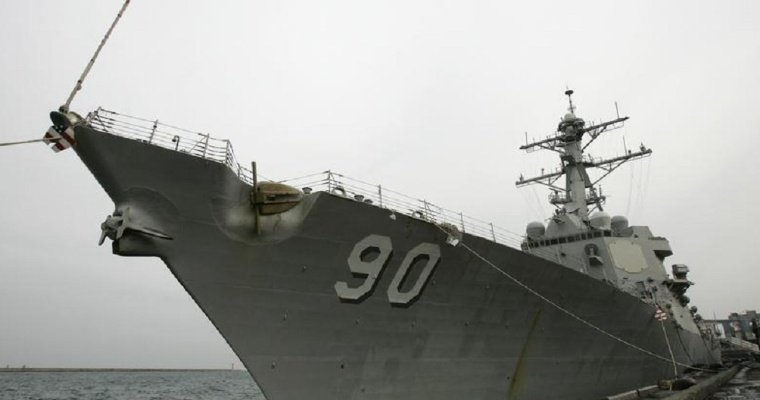 В Японском море пресекли попытку захода эсминца США в российские воды