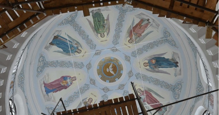 Художники расписали основной купол Благовещенского собора в Воткинске