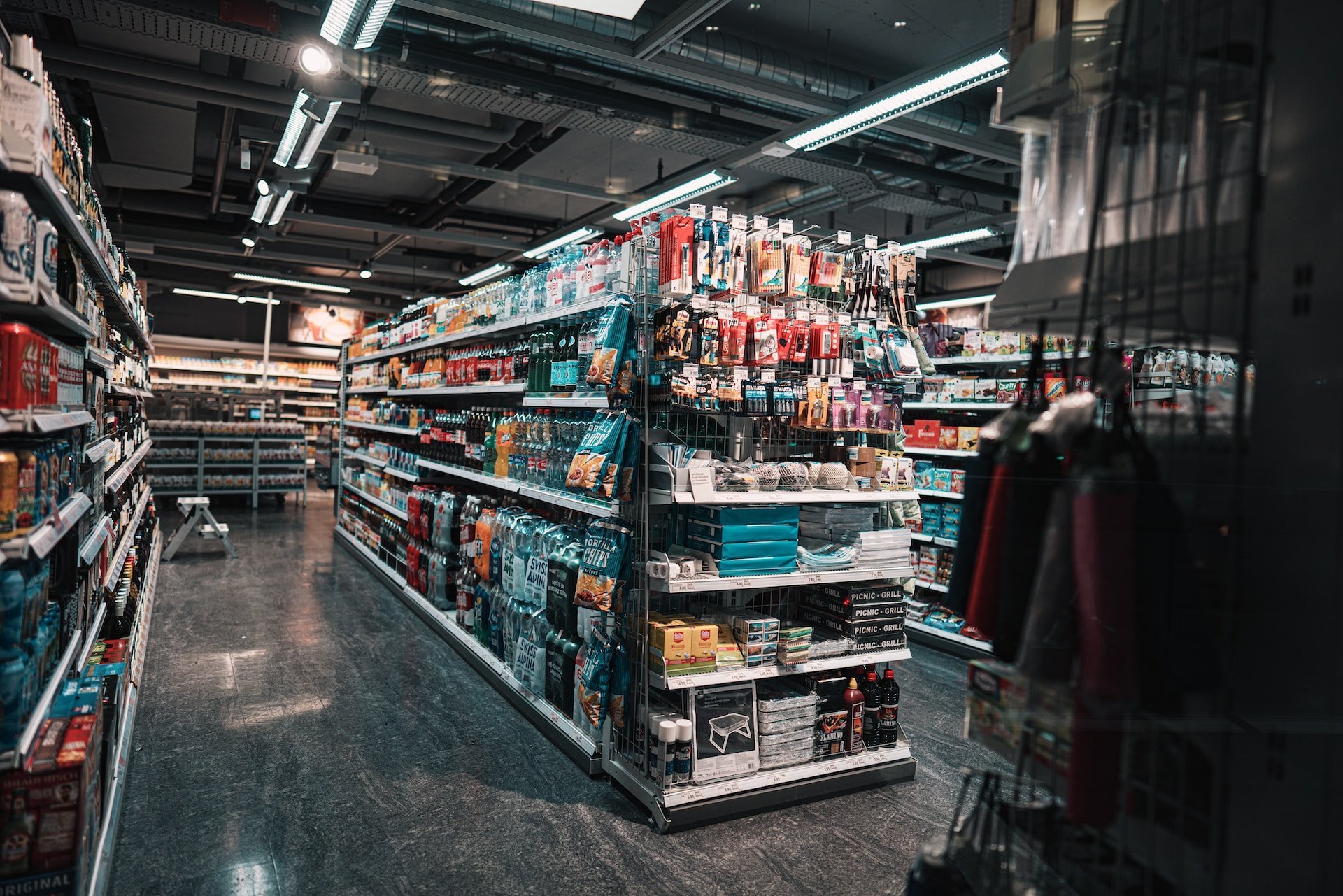 Подозреваемая в краже продуктов ударила продавщицу магазина в Ижевске