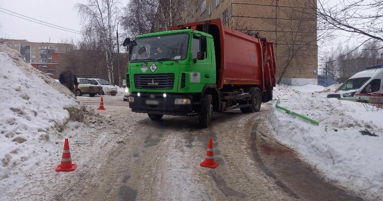 Водитель мусоровоза сбил пенсионерку на улице Труда в Ижевске