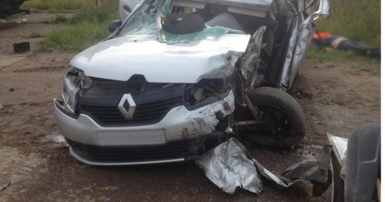 Пожилой водитель погиб при столкновении с прицепом в Удмуртии