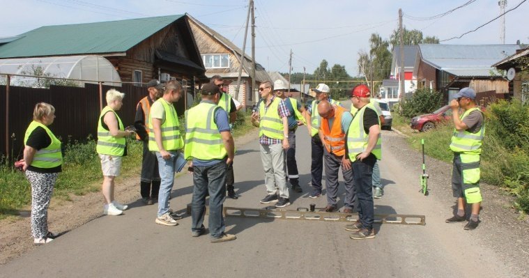 В Можге проверили ход ремонта дорог по нацпроекту