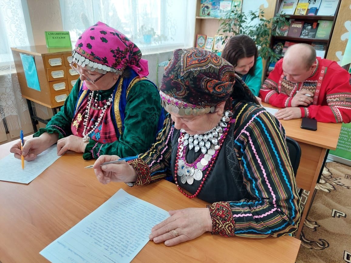 92 человека написали большой удмуртский диктант на 100 баллов