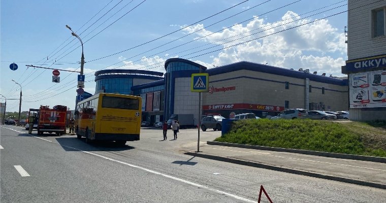 Четыре человека пострадали в аварии с автобусом вблизи ТЦ «Флагман» в Ижевске