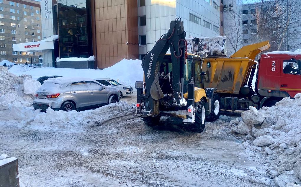 Жителям Ижевска напомнили о штрафах за оставление автомобилей в местах уборки снега