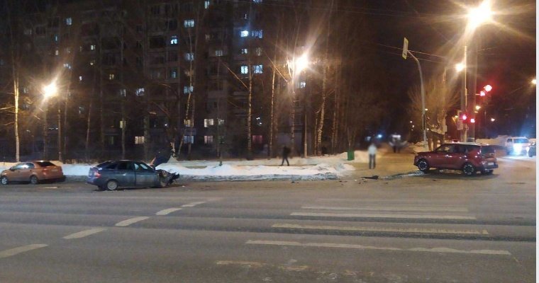 Пьяный водитель «Киа» устроил массовое ДТП на улице Пушкинской в Ижевске
