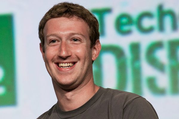 Основатель Facebook Марк Цукерберг снес окружающие его особняк дома в Калифорнии