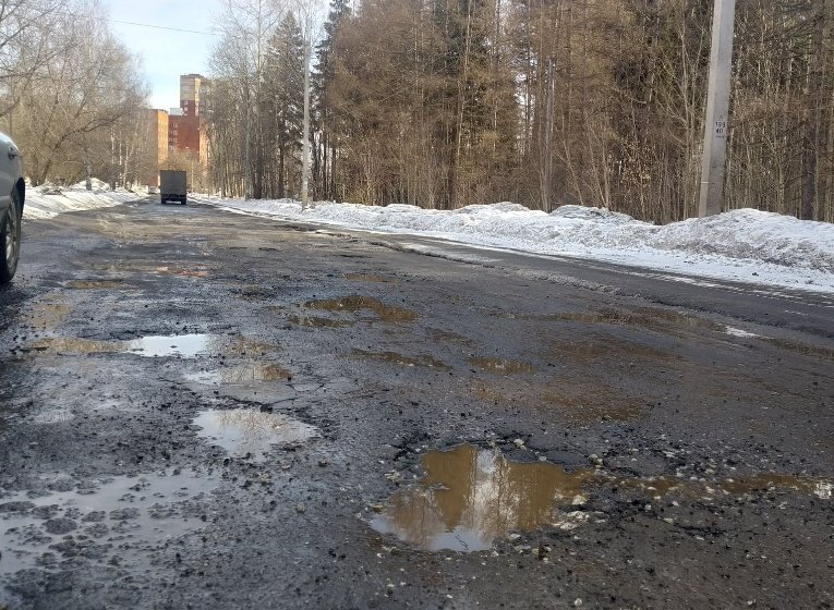 Глава Удмуртии поручил составить список критичных дорог для оперативного ремонта
