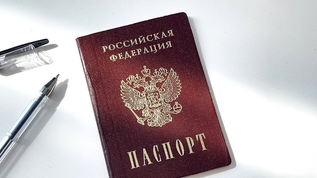Эдварду Сноудену вручили российский паспорт