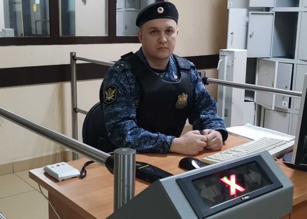 Мужчина попытался пронести сигнальную ракетницу в здание суда в Воткинске