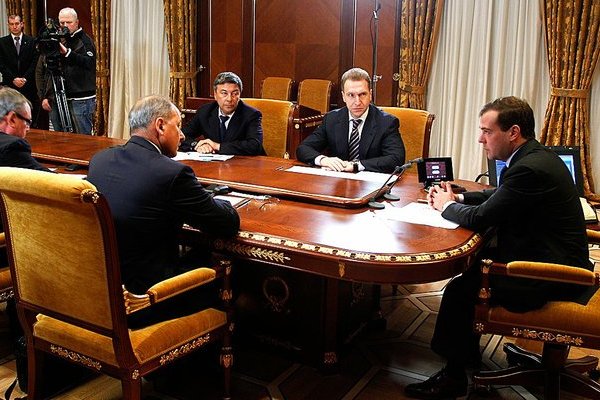 Медведев озвучил три главные проблемы малого бизнеса в России