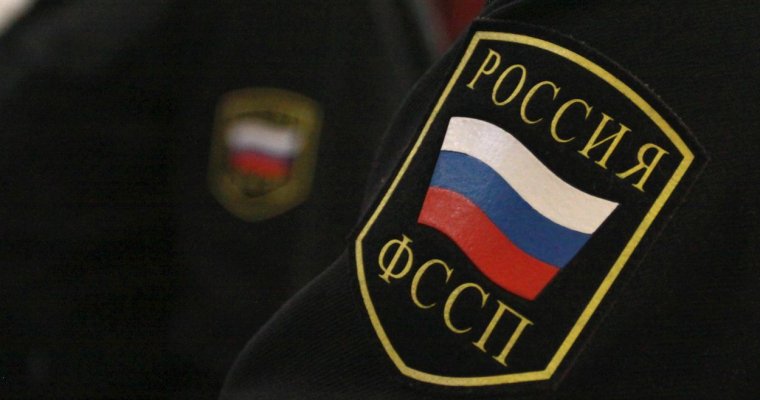 Неплательщик алиментов из Воткинска напал на судебного пристава на автобусной остановке